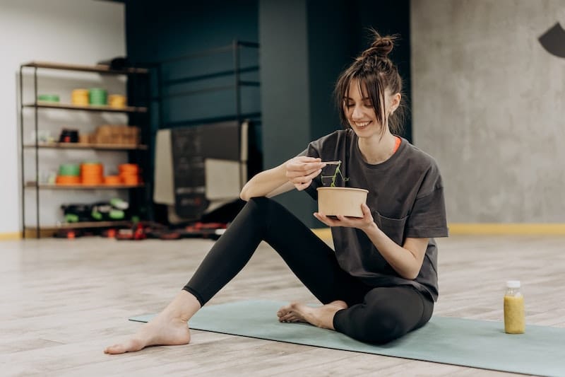 woman with PCOS eating healthy food