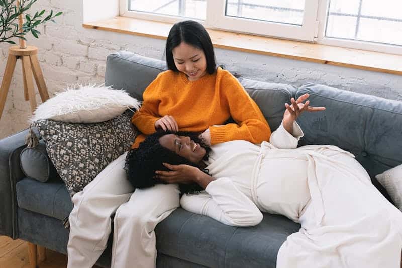 pregnant lesbian couple